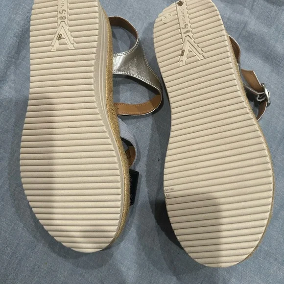 Vionic Silver and Black Women's Sandals - Picture 2 of 2